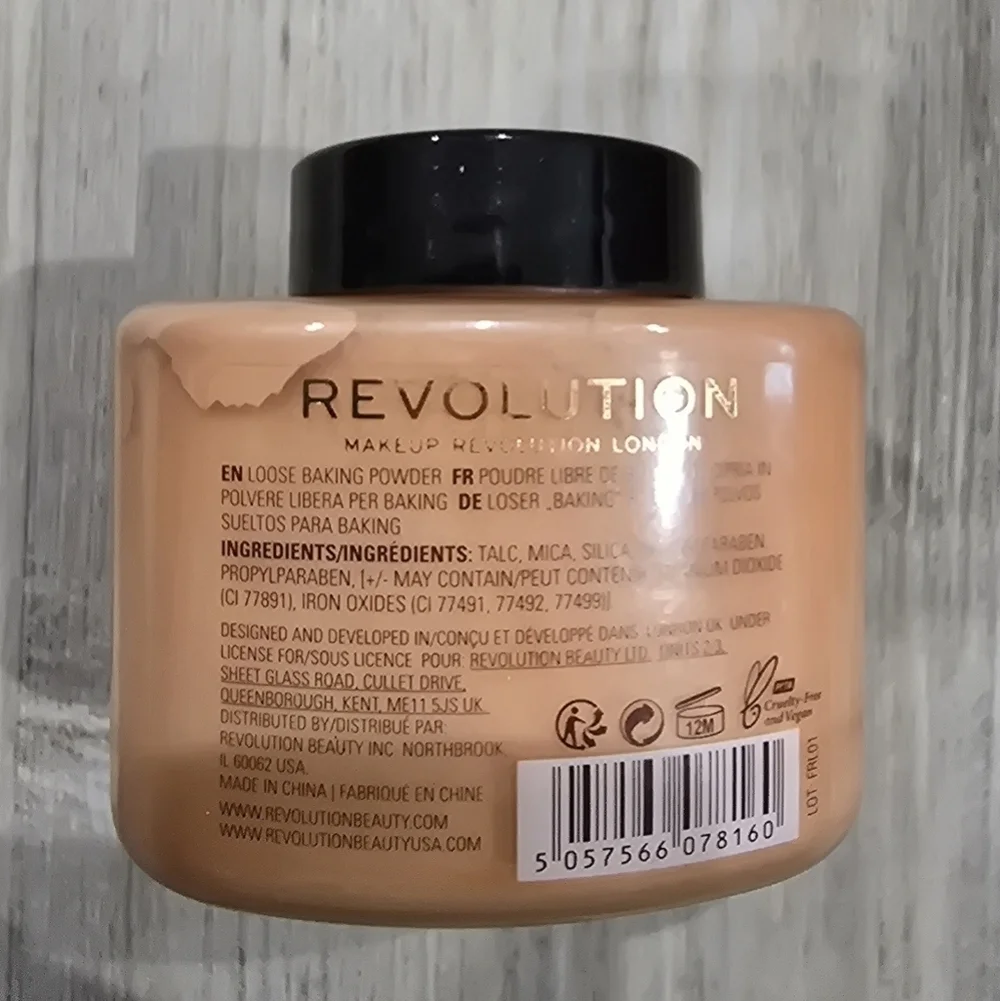 Makeup Revolution Loose Setting Baking Finishing Face Powder Peach New